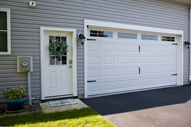 24/7 Emergency Garage Door Panel Replacement experts in Long Lake, IL